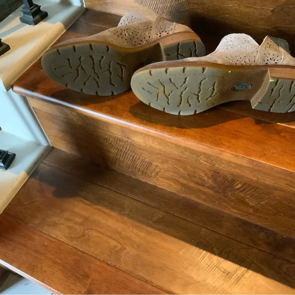 Booties by soft. - Picture 4 of 4